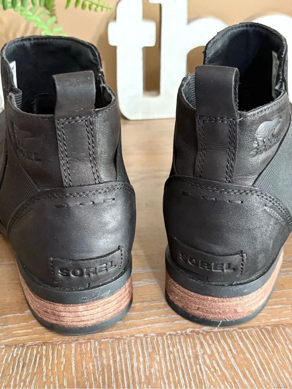 SOREL Emelie Chelsea Waterproof Boots Sz 9.5 Black Leather